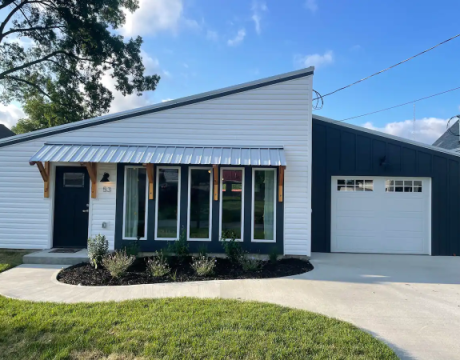 Photo of the outside of a rental home near Buckeye Lake