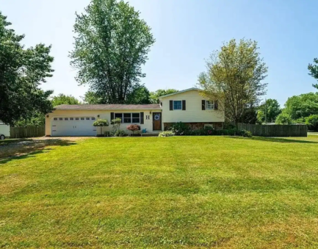 Photo of the outside of a rental home near Buckeye Lake