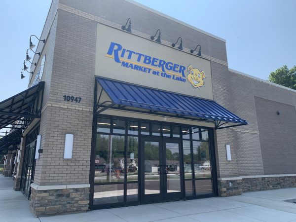 Photo of the outside of Rittberger Market at the Lake.