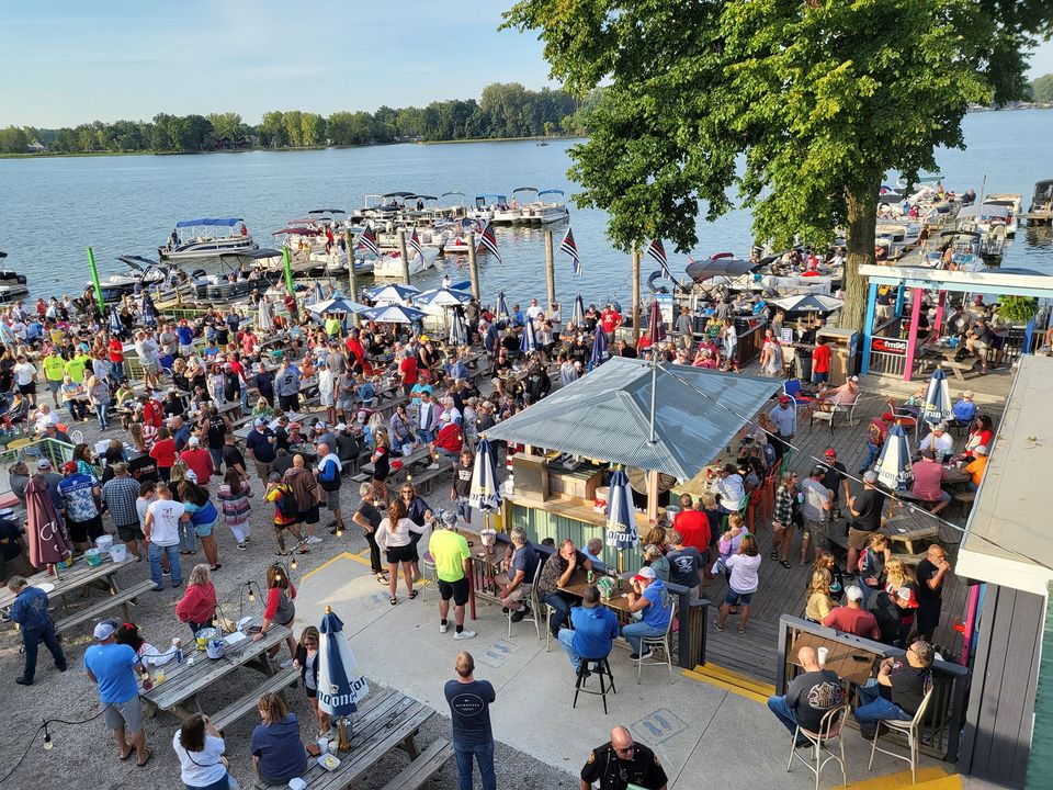 Photo of a large crowd gathered outside of Papa Boo's by the live music stage.