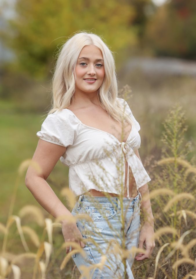 Photo of a girl in a wheat field