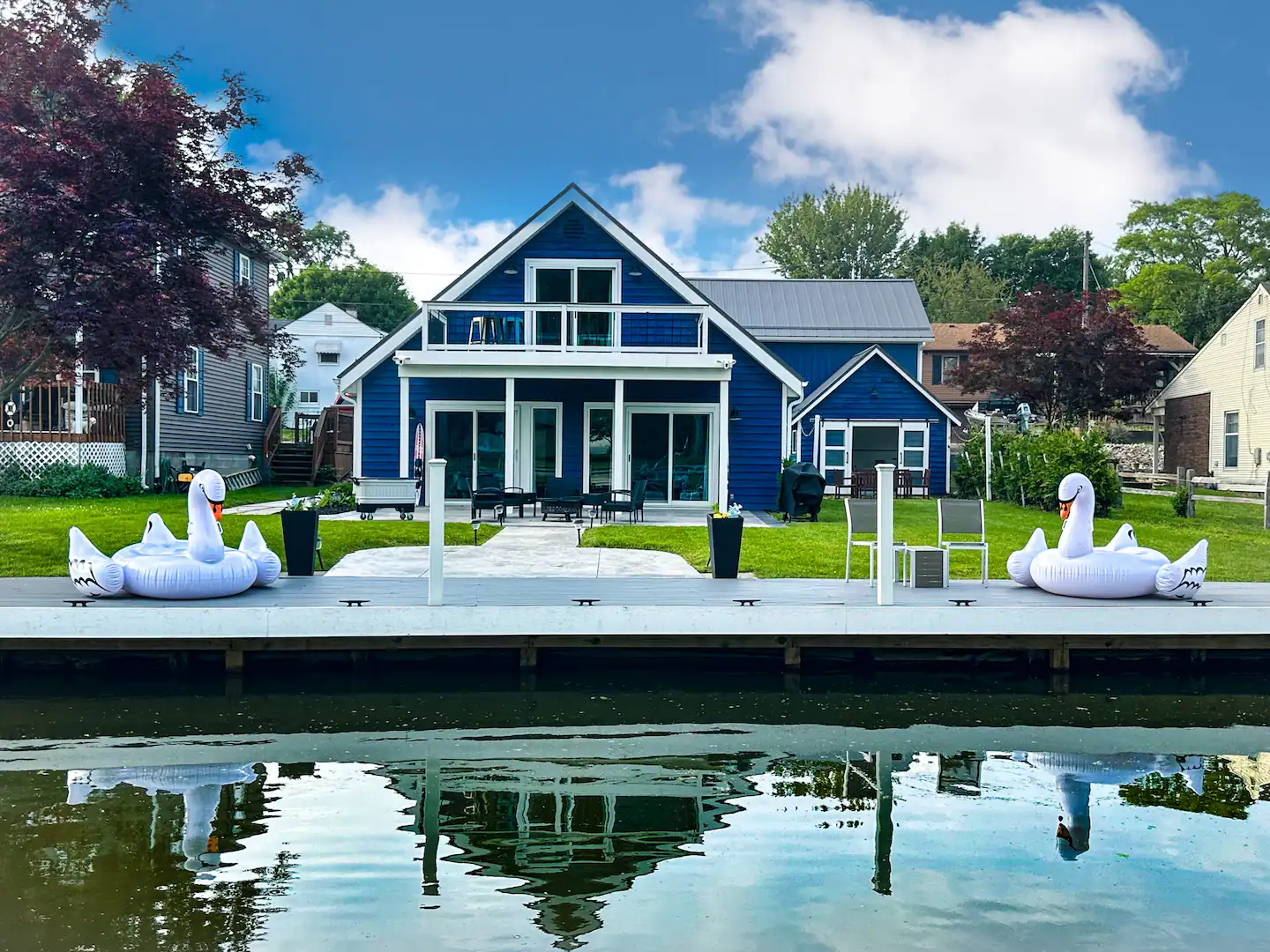 Exterior shot of the Blue Heron, a lakefront rental property at Buckeye Lake.